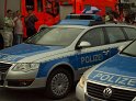 2 Denkmalkletterer hielten Feuerwehr und Polizei in Trapp Koeln Heumarkt P213